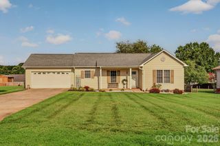 1425 Farmington Hills Drive, Conover, NC 28613