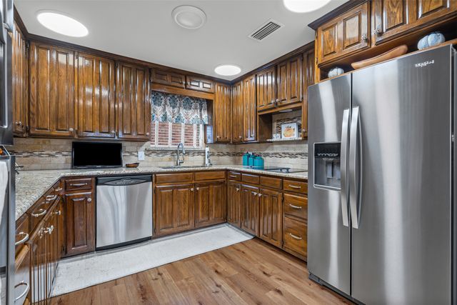 32 One Main Place, Benbrook, TX 76126