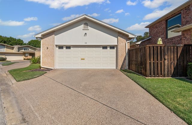 32 One Main Place, Benbrook, TX 76126
