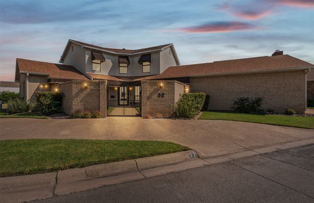 32 One Main Place, Benbrook, TX 76126
