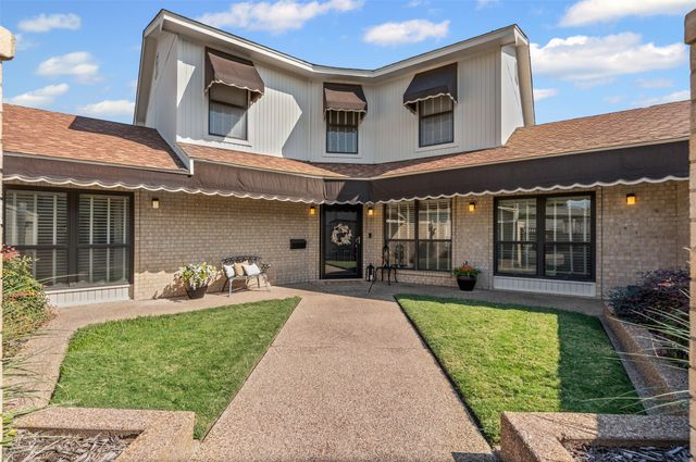 32 One Main Place, Benbrook, TX 76126