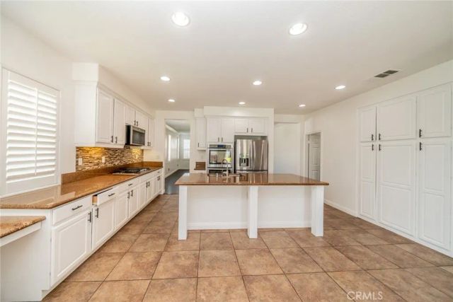 8274 Fern Grove Circle, Riverside, CA 92508