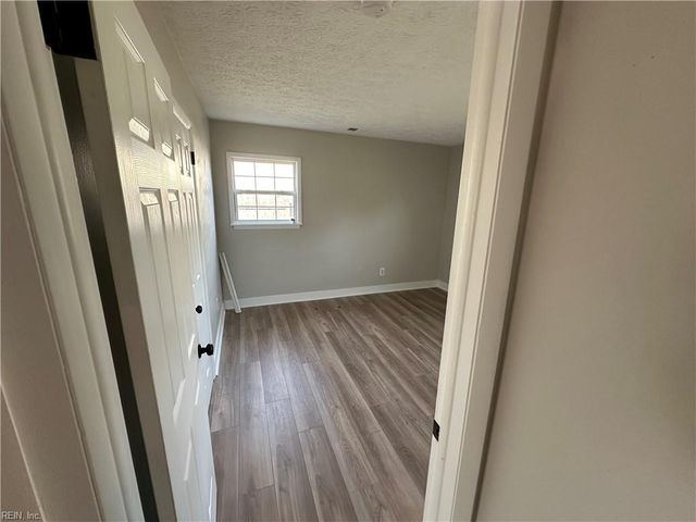 924 Gossman DR, Virginia Beach, VA 23452