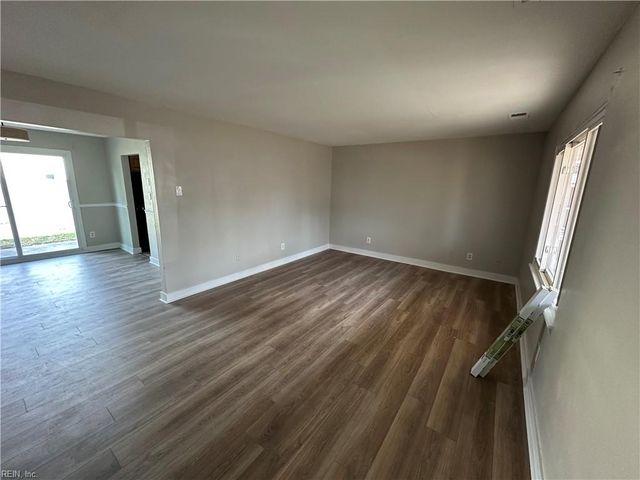 924 Gossman DR, Virginia Beach, VA 23452