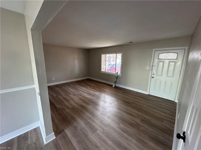 924 Gossman DR, Virginia Beach, VA 23452