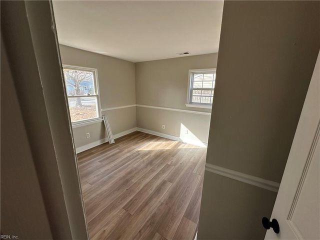 924 Gossman DR, Virginia Beach, VA 23452