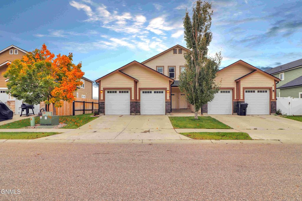 718 40th Street E, Williston, ND 58801 photo 2
