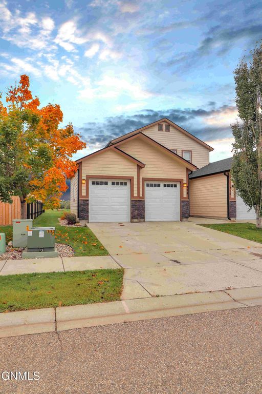 718 40th Street E, Williston, ND 58801 photo 3