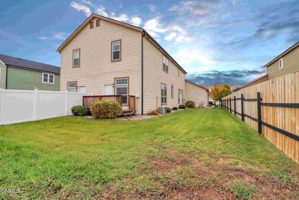 718 40th Street E, Williston, ND 58801 photo 4