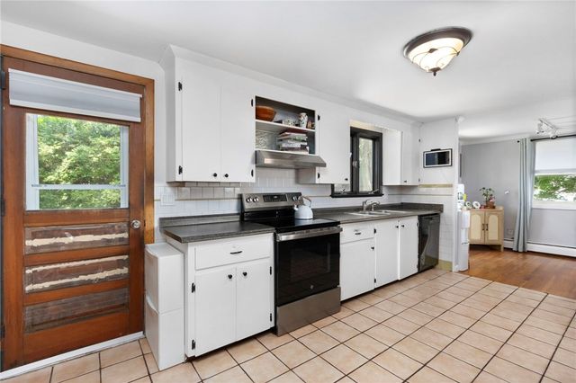 10 Johnnycake Lane, Portsmouth, RI 02871