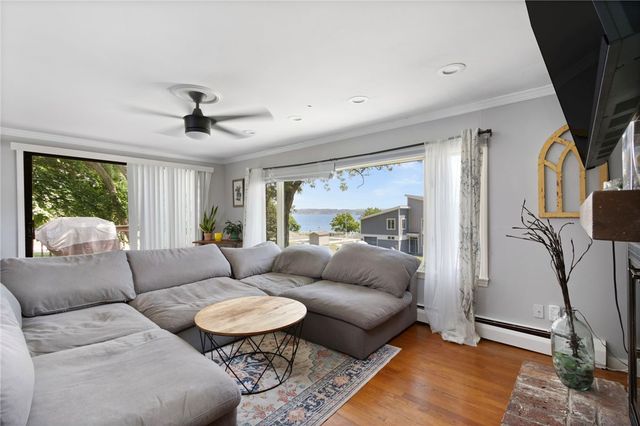 10 Johnnycake Lane, Portsmouth, RI 02871