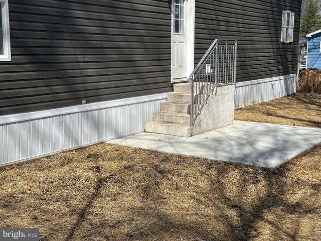8 ASH LN, Quakertown, PA 18951