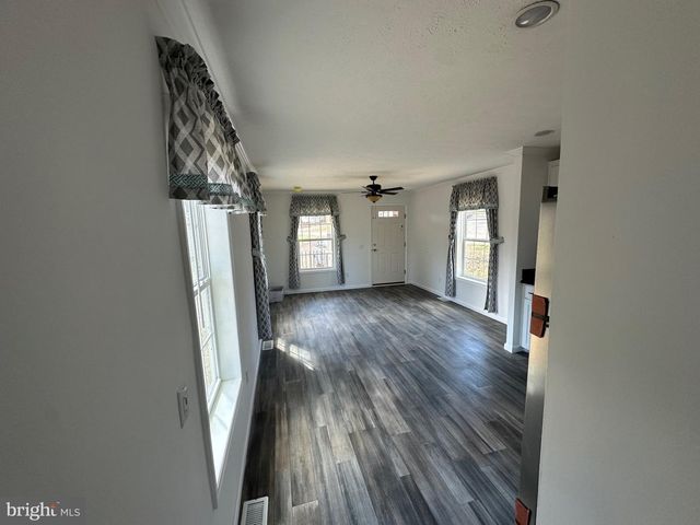 8 ASH LN, Quakertown, PA 18951