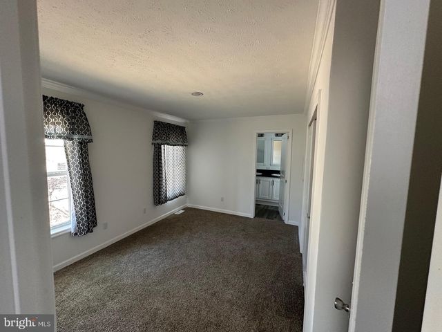 8 ASH LN, Quakertown, PA 18951