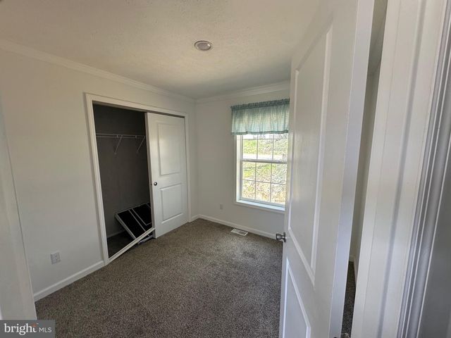 8 ASH LN, Quakertown, PA 18951