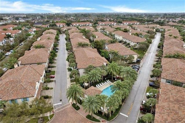 2930 Cascada Isles Way, Cooper City, FL 33024