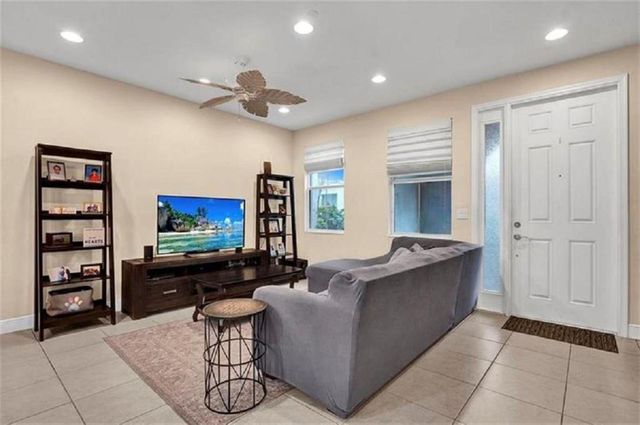 2930 Cascada Isles Way, Cooper City, FL 33024