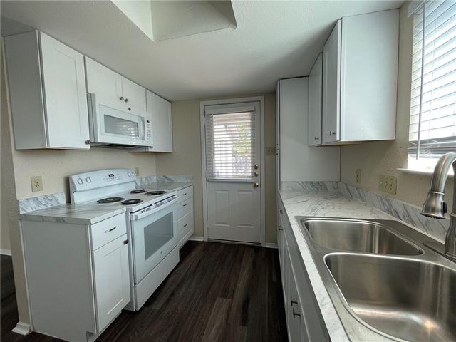 606 Country Aire DR B, Round Rock, TX 78664