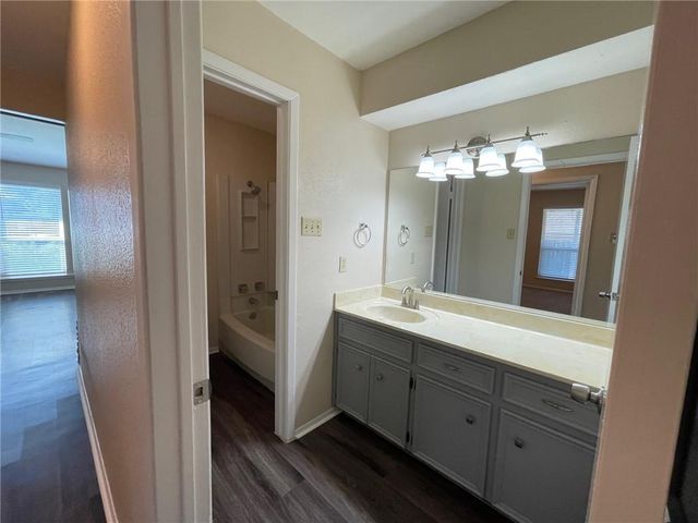 606 Country Aire DR B, Round Rock, TX 78664