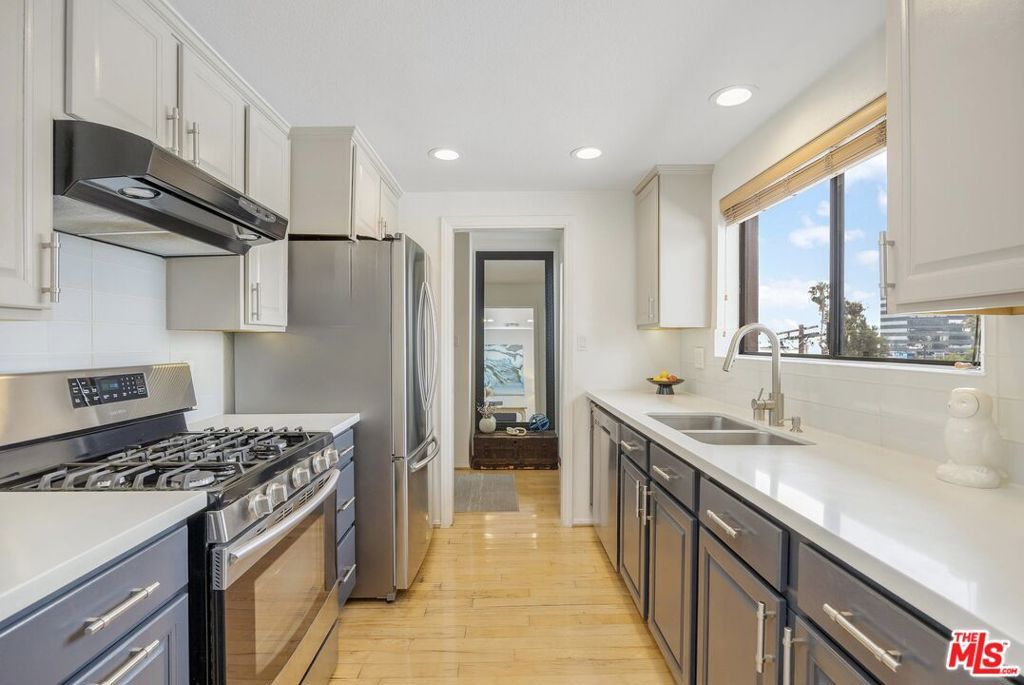 11982 Kiowa Avenue 307, Los Angeles, CA 90049 — photo 3