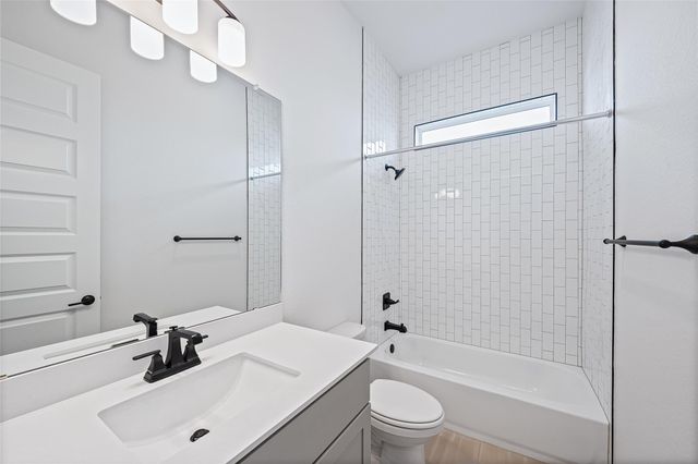 6812 Rounded Pebble LN, Buda, TX 78610