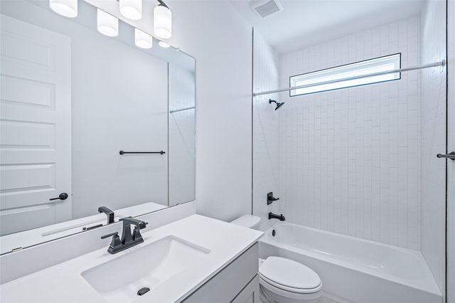 6812 Rounded Pebble LN, Buda, TX 78610