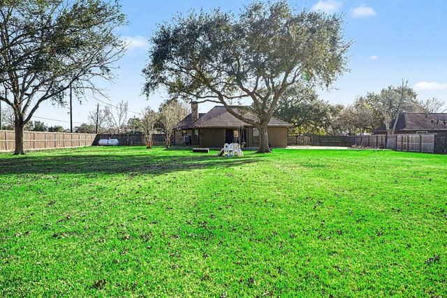 13402 Bob White Drive, Santa Fe, TX 77510