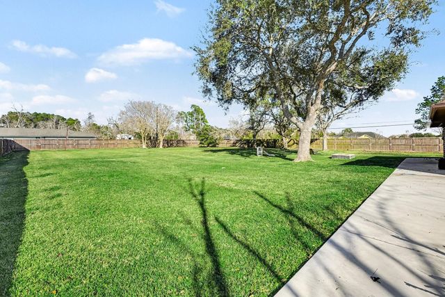 13402 Bob White Drive, Santa Fe, TX 77510