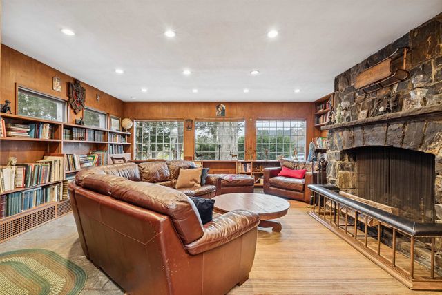 2 Hilton Field Lane, Hanover, NH 03755