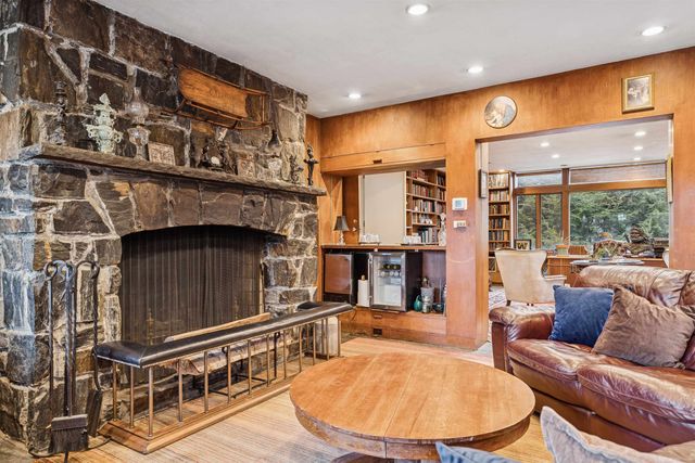 2 Hilton Field Lane, Hanover, NH 03755