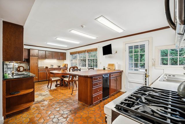 2 Hilton Field Lane, Hanover, NH 03755