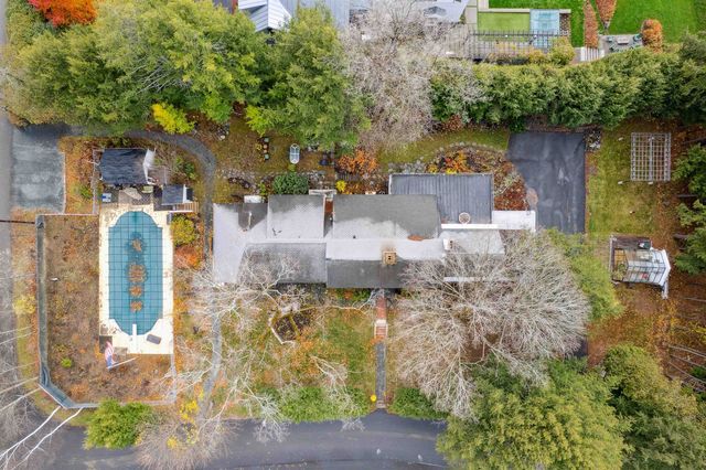 2 Hilton Field Lane, Hanover, NH 03755