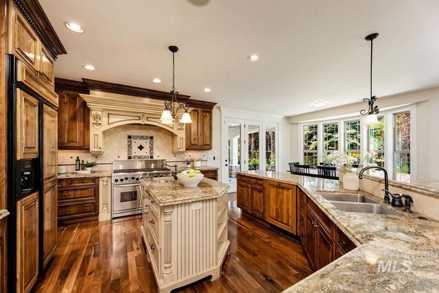 1647 S Aspen River Way, Eagle, ID 83616