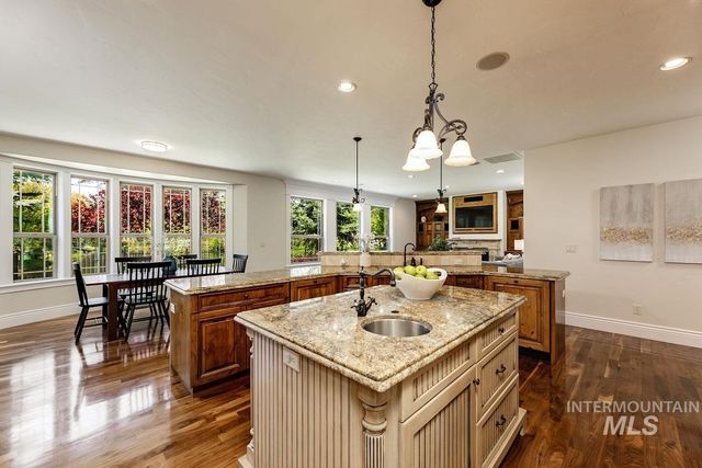 1647 S Aspen River Way, Eagle, ID 83616