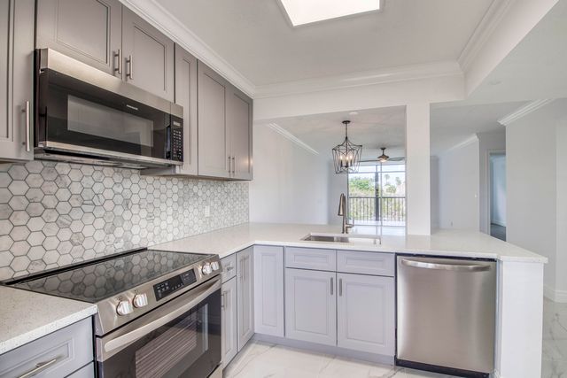 6795 Huntington Lane 406, Delray Beach, FL 33446