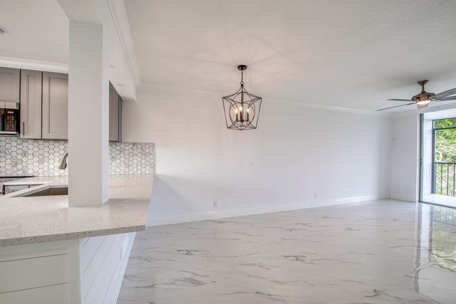 6795 Huntington Lane 406, Delray Beach, FL 33446