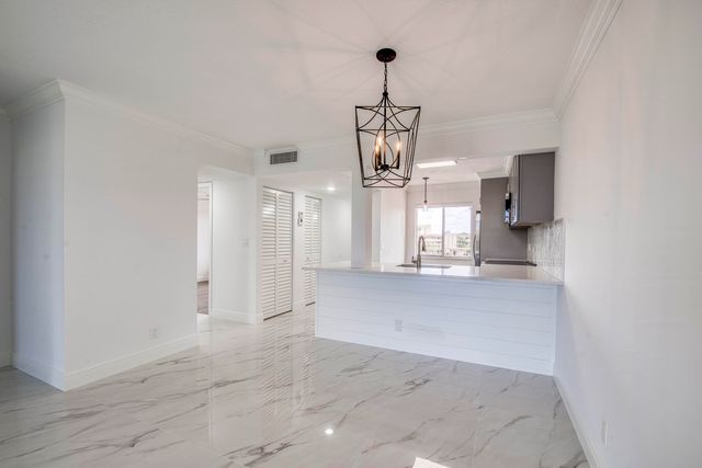 6795 Huntington Lane 406, Delray Beach, FL 33446