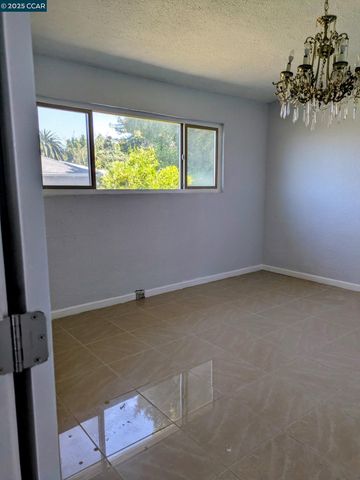 7618 Sunkist Dr, Oakland, CA 94605