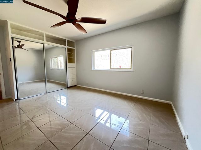7618 Sunkist Dr, Oakland, CA 94605