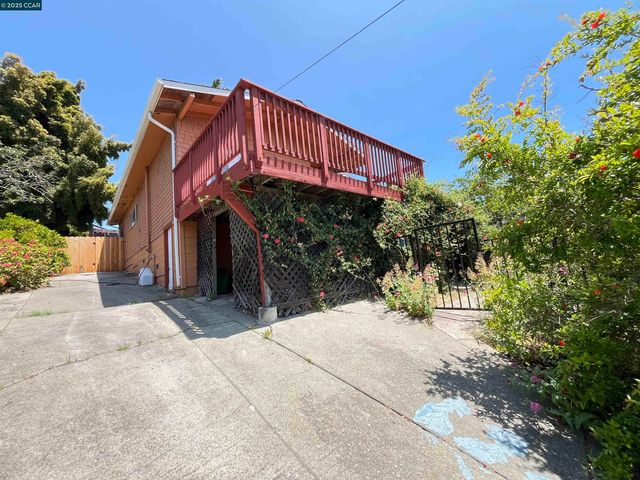7618 Sunkist Dr, Oakland, CA 94605