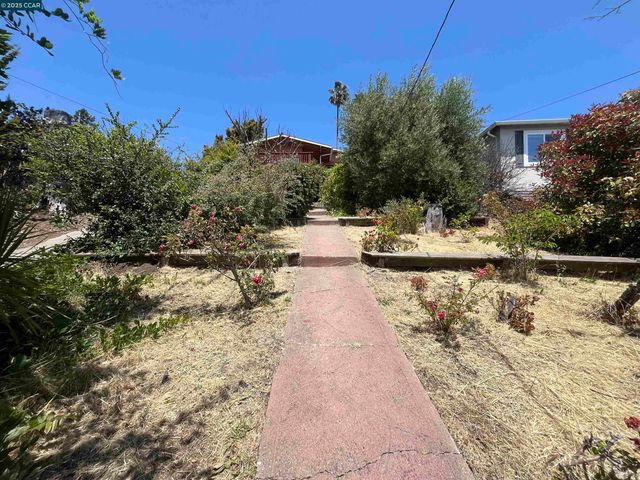 7618 Sunkist Dr, Oakland, CA 94605
