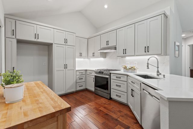 2224 Countryside Drive 2224, Bedford, TX 76021