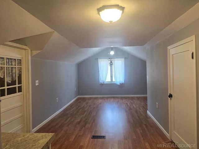 106 E Mechanic Street, Yale, MI 48097