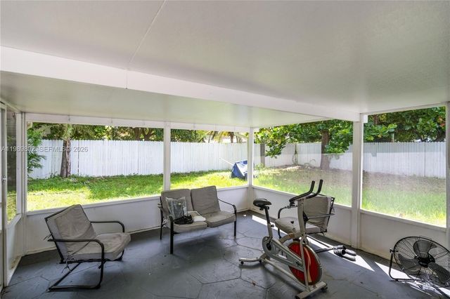 2051 Arcadia Dr, Miramar, FL 33023