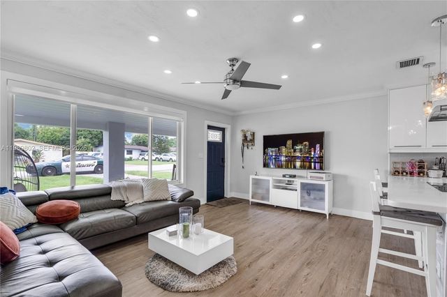 2051 Arcadia Dr, Miramar, FL 33023