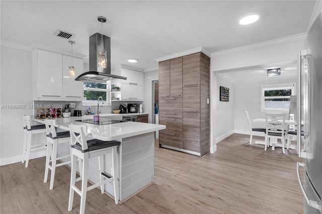 2051 Arcadia Dr, Miramar, FL 33023