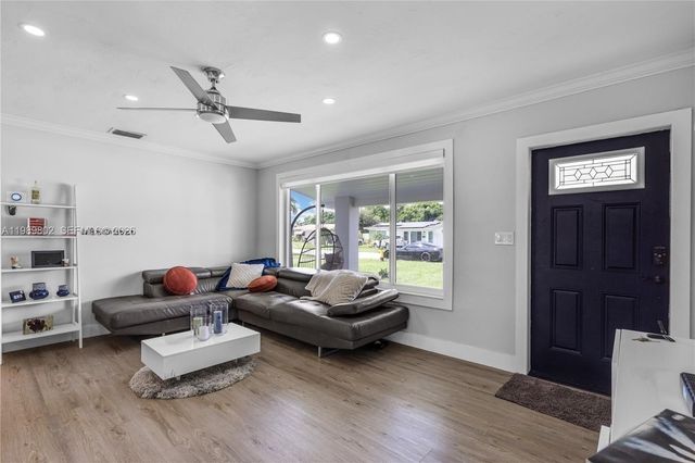 2051 Arcadia Dr, Miramar, FL 33023