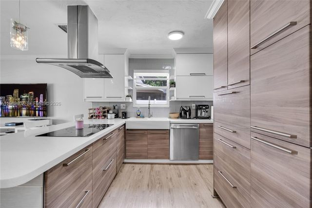 2051 Arcadia Dr, Miramar, FL 33023