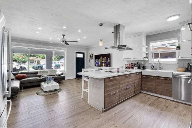 2051 Arcadia Dr, Miramar, FL 33023