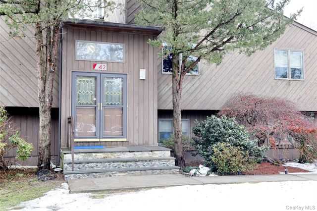 42 Cragmere Road, Airmont, NY 10901